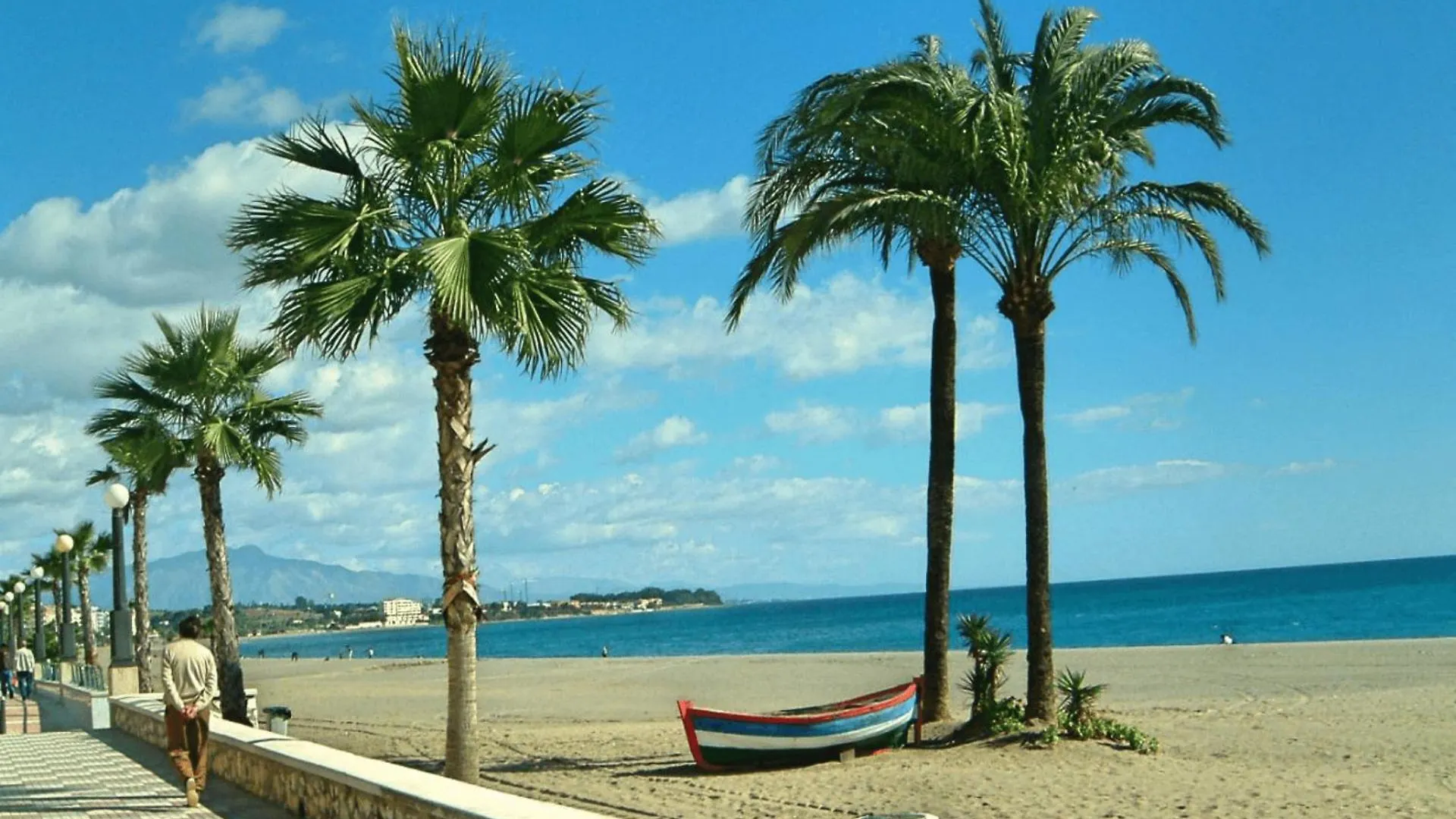Kampaoh Estepona Campo de lujo
